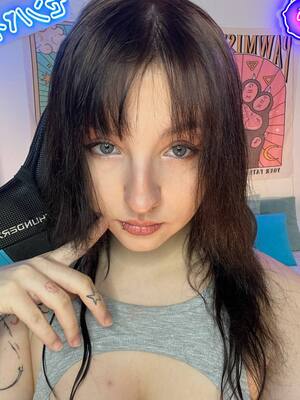 Vivian Qwerty nude 3