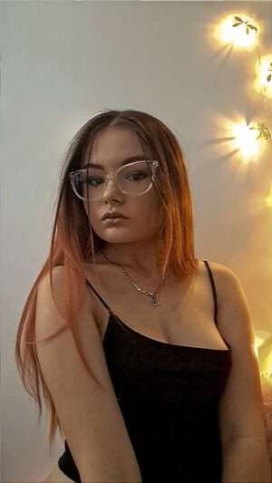 Vivien Doll nude 6