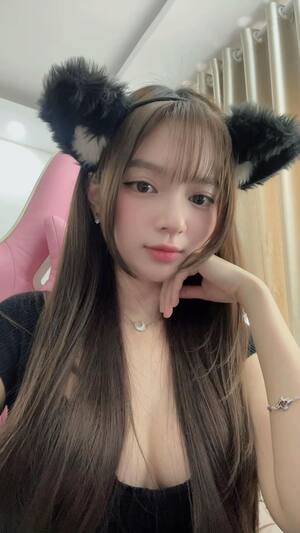 Vu Ngoc Kim Chi nude 8
