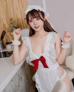 We Rui Xin nude 4