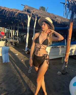 Wendy Valdez nude 7