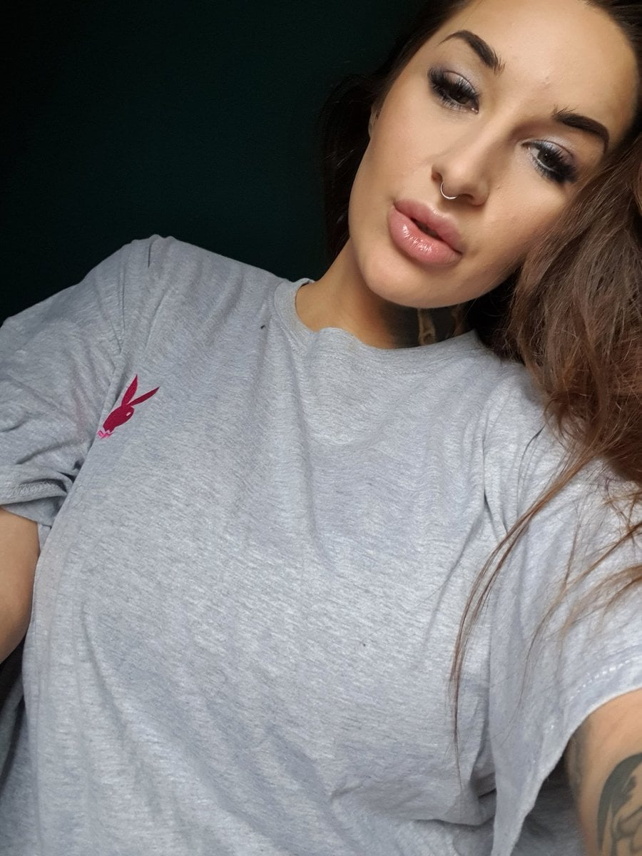 Wild Vicky nude 10