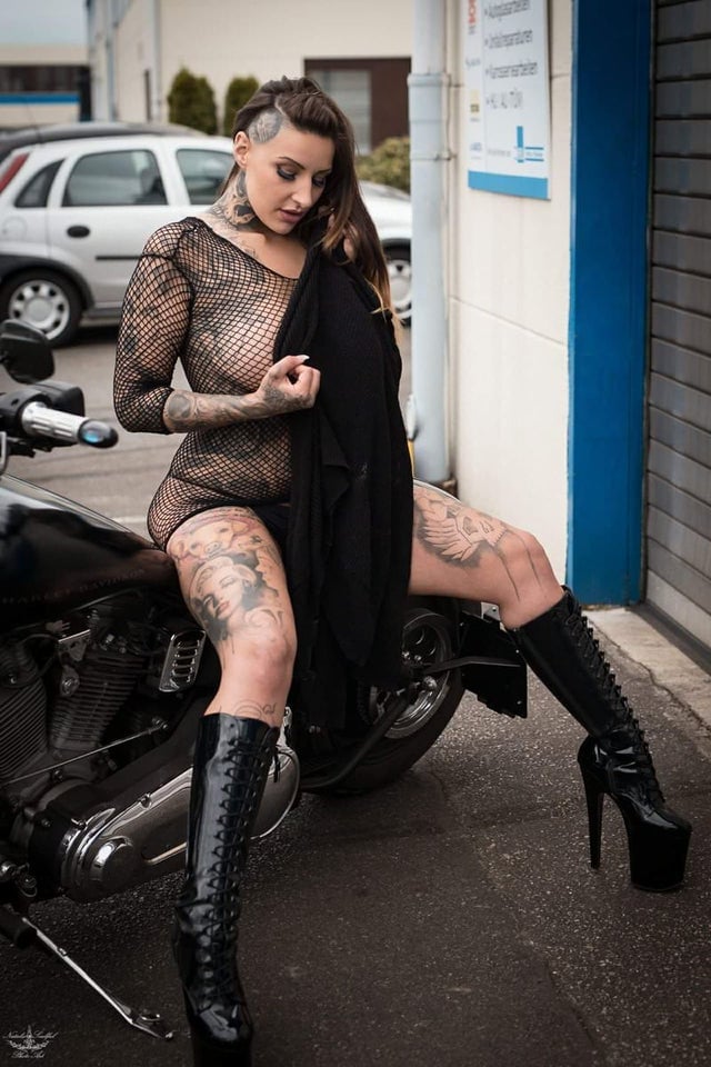 Wild Vicky nude 2
