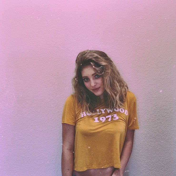 Willow Shields nude 8