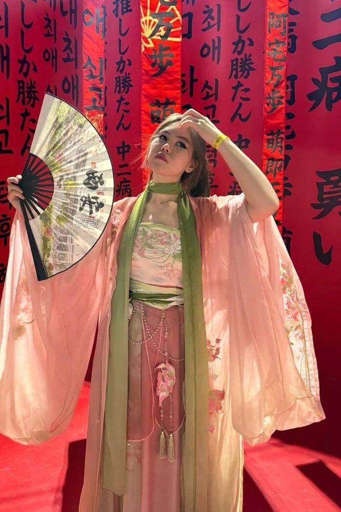 Wow Akemi nude 4