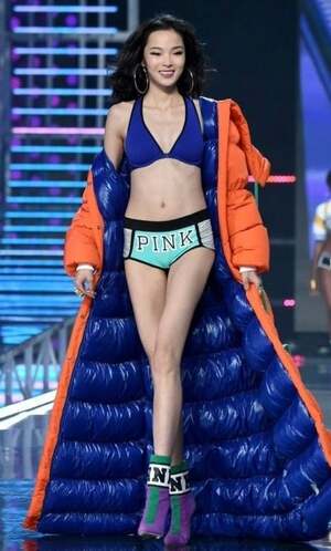 Xiao Wen Ju nude 9