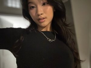 Xoey Li nude 5