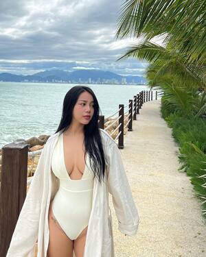 Y Thu Nguyen nude 2
