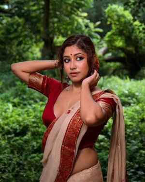 Yajnaseni nude 12