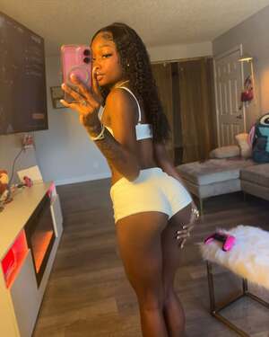 Yana SMG nude 5