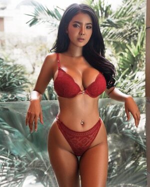Yanisa Samohom nude 1