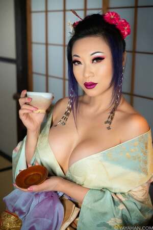 Yaya Han nude 9
