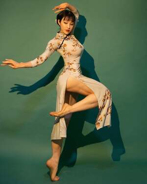 Yuan Herong nude 12