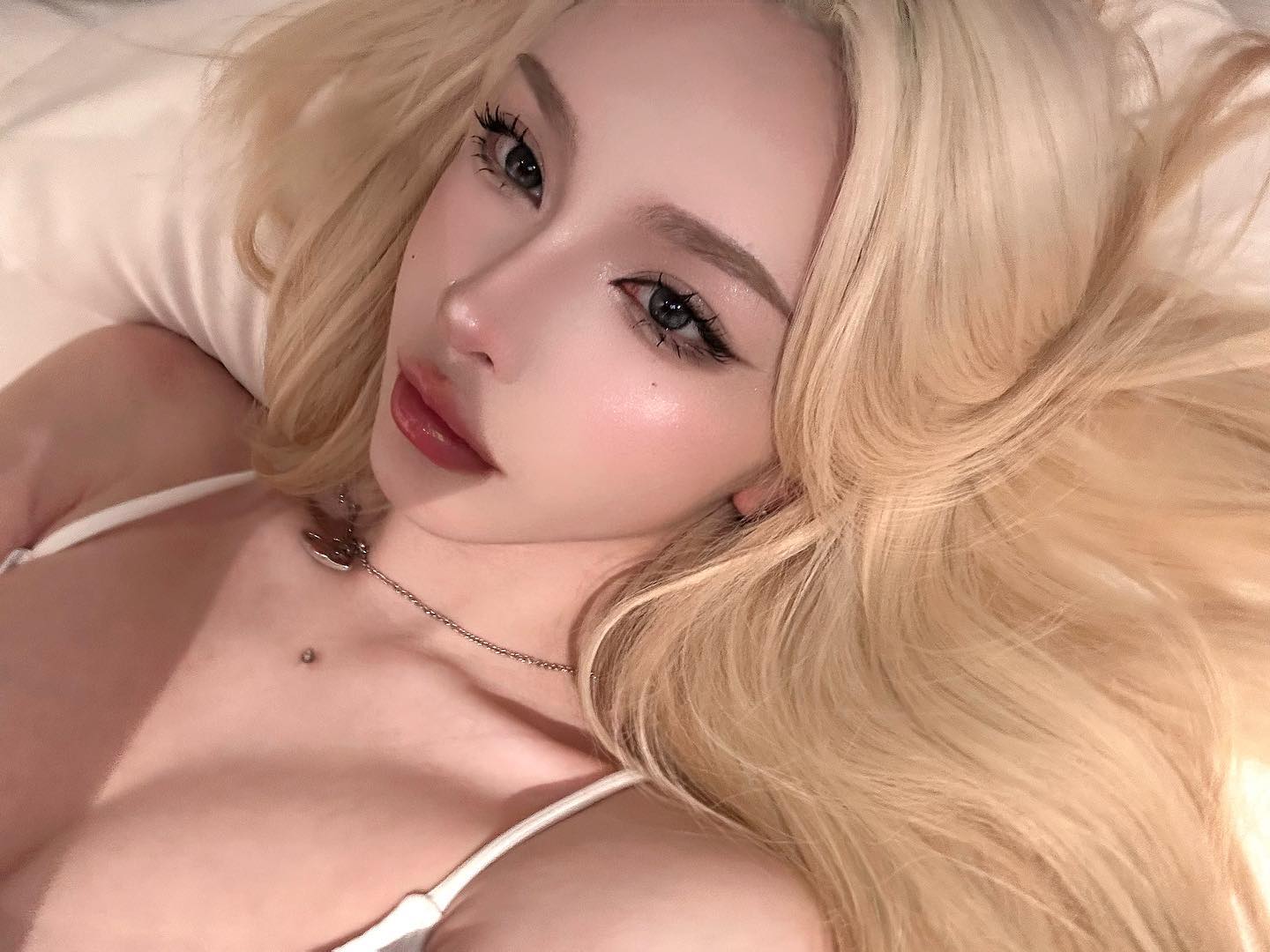 Yuna Karimova nude 9