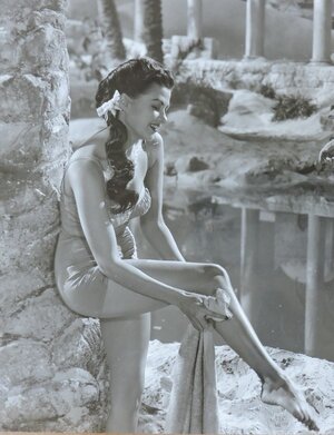 Yvonne De Carlo nude 12