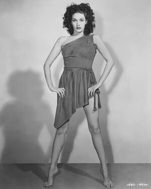 Yvonne De Carlo nude 7