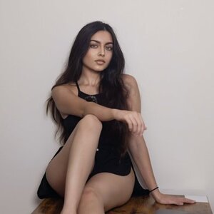 Zara Dar nude 3