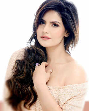 Zareen Khan nude 6
