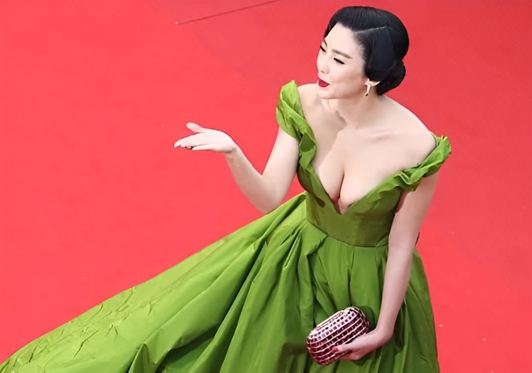 Zhang Yuqi nude 8