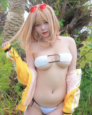 Zia Kwon nude 7