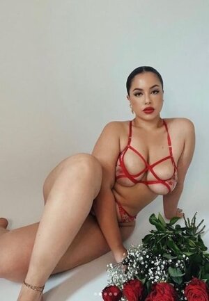 Zina Hadid nude 3