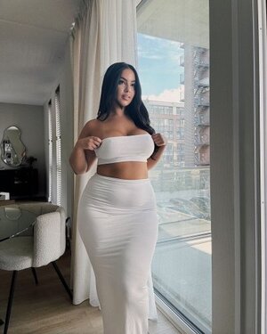 Zina Hadid nude 4