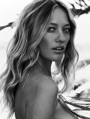 Zippora Seven nude 2