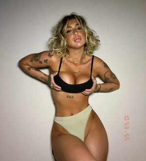 Zoe Consagra nude 10