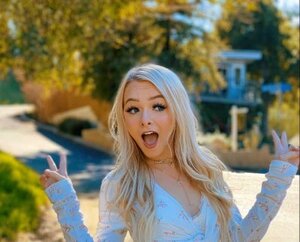 Zoe Laverne nude 11