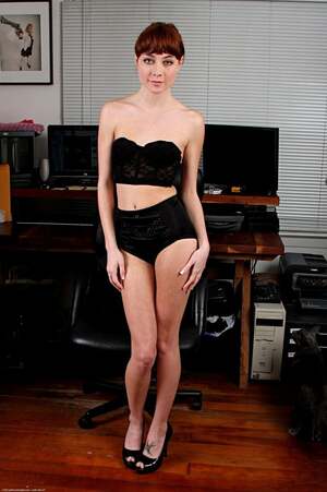 Zoe Voss nude 3