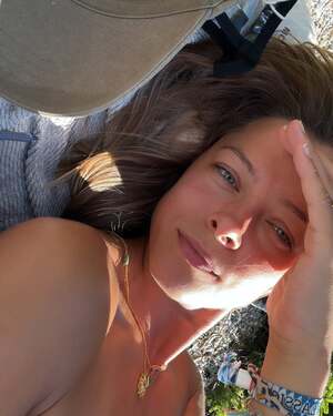 Zoe Wiesner nude 11
