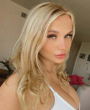 Zoie Burgher nude 10
