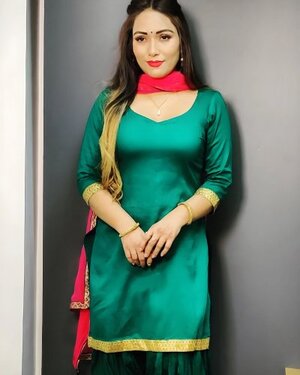 Zoya Rathore nude 2