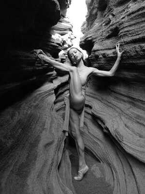Zuza Kidziak nude 6