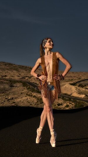 Zuza Kidziak nude 7